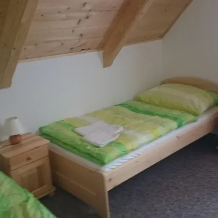 Roubenka Hébergement de vacances Ostružná